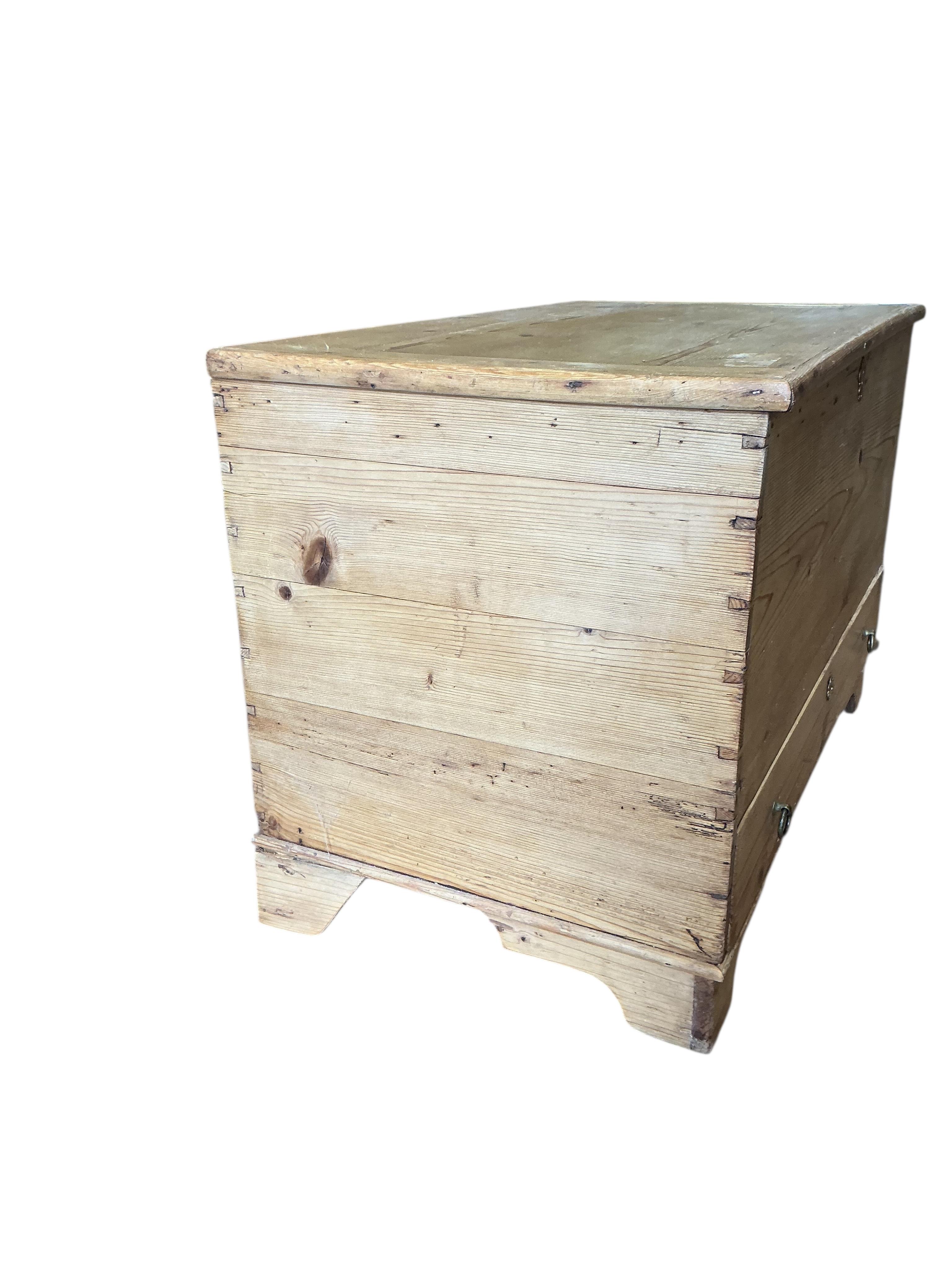 A small 19th century pine mule chest, width 77cm, depth 45cm, height 51cm